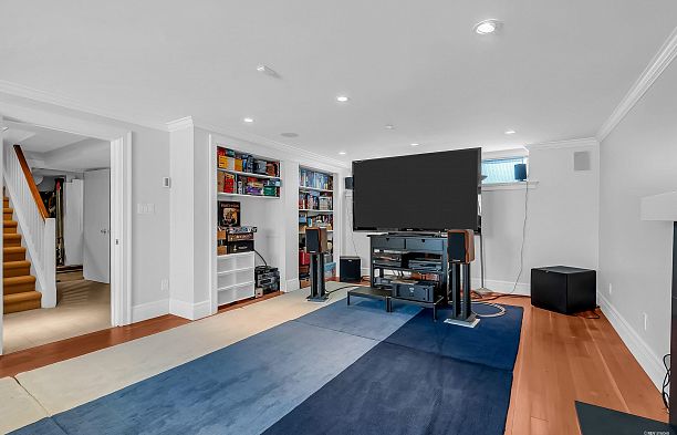 6249 Mccleery Street Kerrisdale