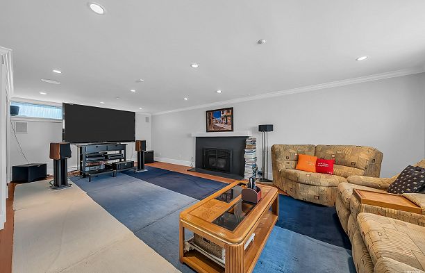 6249 Mccleery Street Kerrisdale