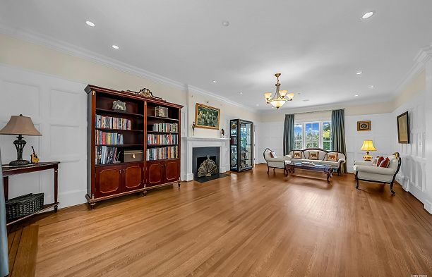 6249 Mccleery Street Kerrisdale
