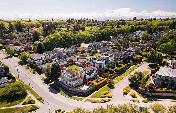 2912 W 27th Avenue MacKenzie Heights