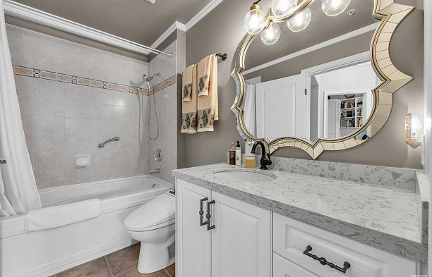 311 2175 Salal Drive Kitsilano