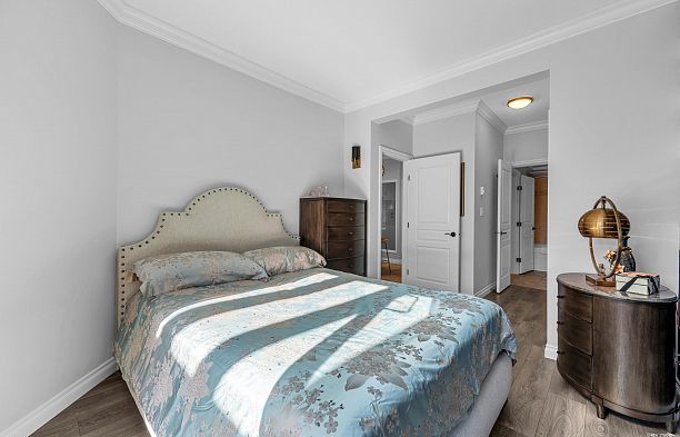 311 2175 Salal Drive Kitsilano