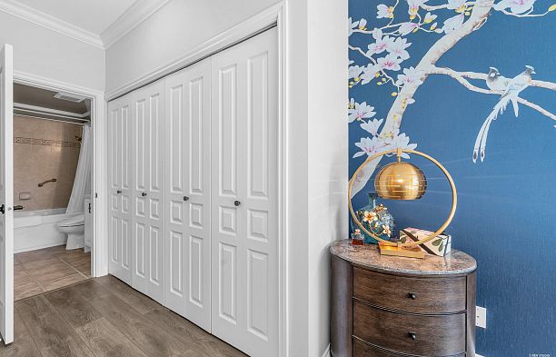 311 2175 Salal Drive Kitsilano
