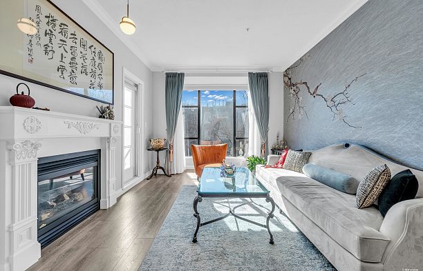 311 2175 Salal Drive Kitsilano