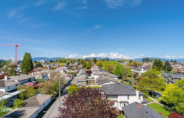 603 5693 Elizabeth Street Cambie