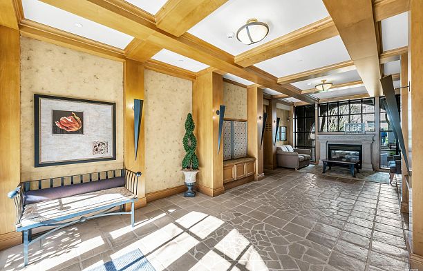 311 2175 Salal Drive Kitsilano