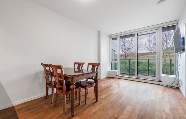 612 8488 Cornish Street S.W. Marine