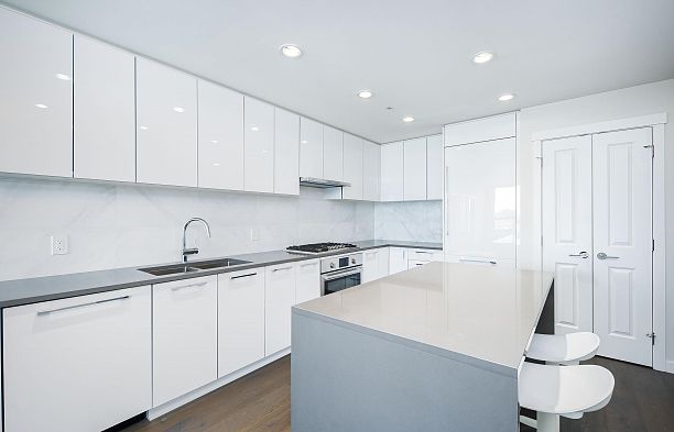 1302 3487 Binning Road University VW