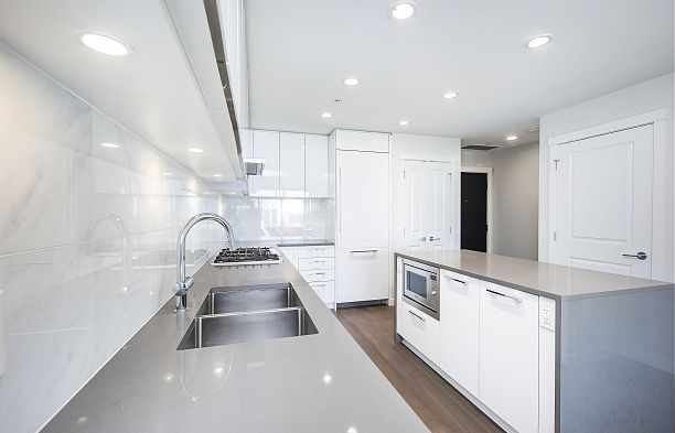 1302 3487 Binning Road University VW