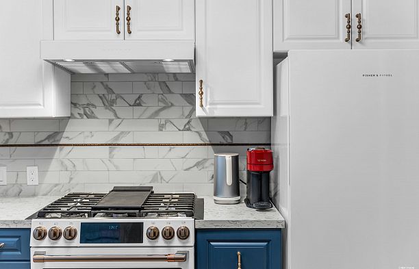 311 2175 Salal Drive Kitsilano