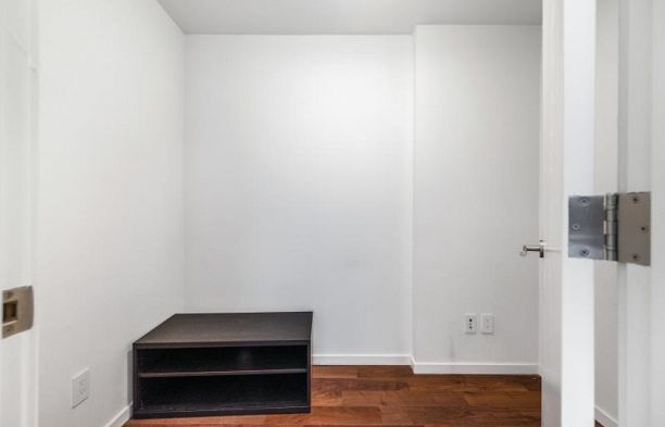612 8488 Cornish Street S.W. Marine