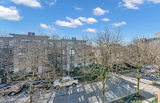 311 2175 Salal Drive Kitsilano