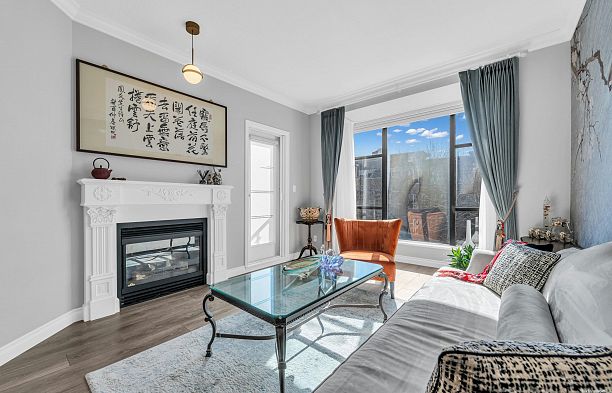 311 2175 Salal Drive Kitsilano