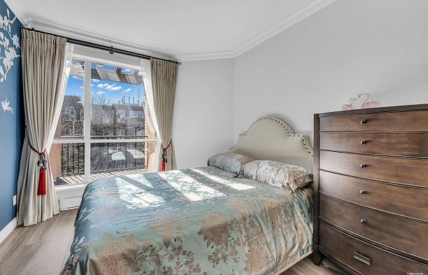 311 2175 Salal Drive Kitsilano