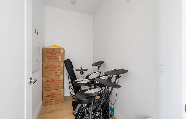 603 5693 Elizabeth Street Cambie