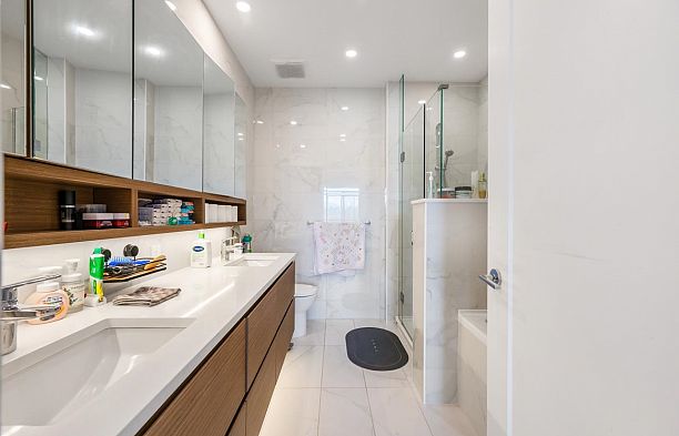 603 5693 Elizabeth Street Cambie