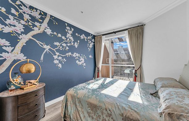 311 2175 Salal Drive Kitsilano
