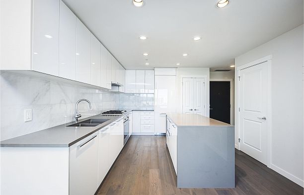 1302 3487 Binning Road University VW