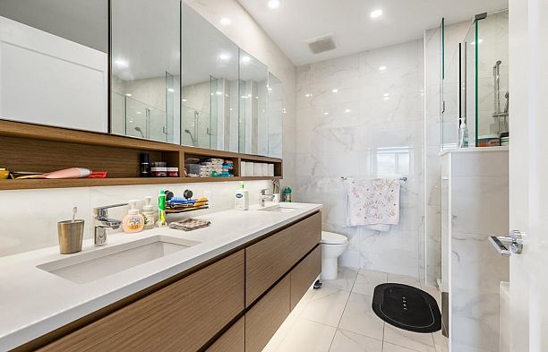 603 5693 Elizabeth Street Cambie