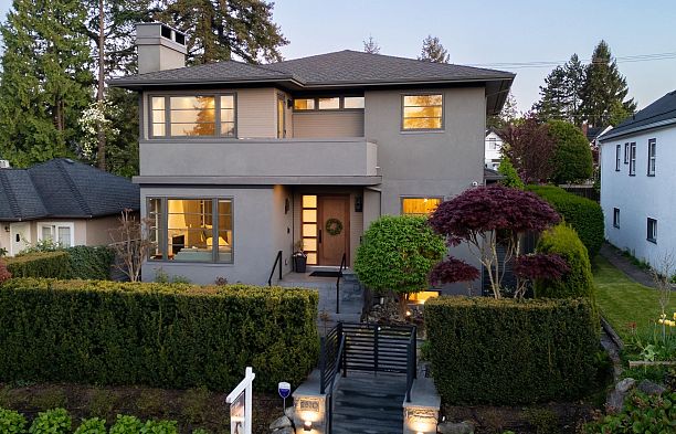 2820 W 32nd Avenue MacKenzie Heights