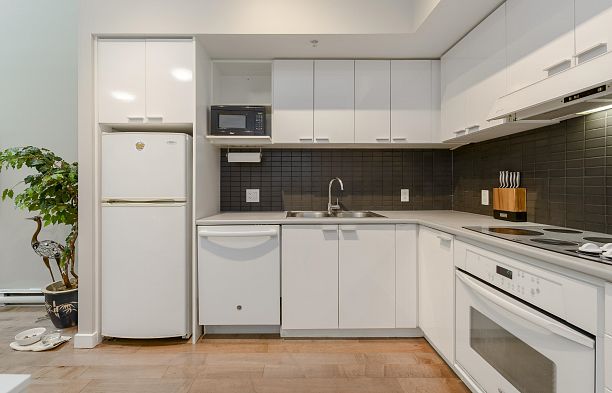 128 Dunsmuir Street Downtown VW