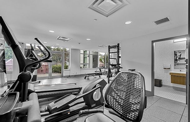 303 5077 Cambie Street Cambie