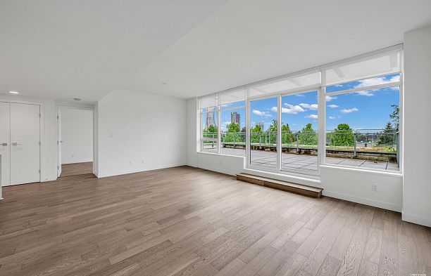 303 5077 Cambie Street Cambie