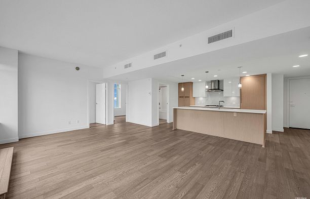 303 5077 Cambie Street Cambie