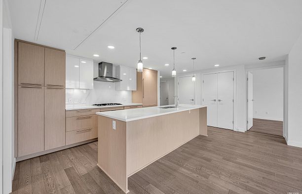 303 5077 Cambie Street Cambie