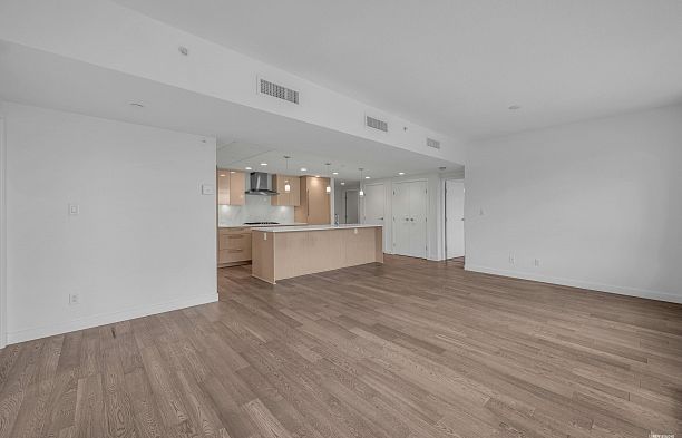 303 5077 Cambie Street Cambie