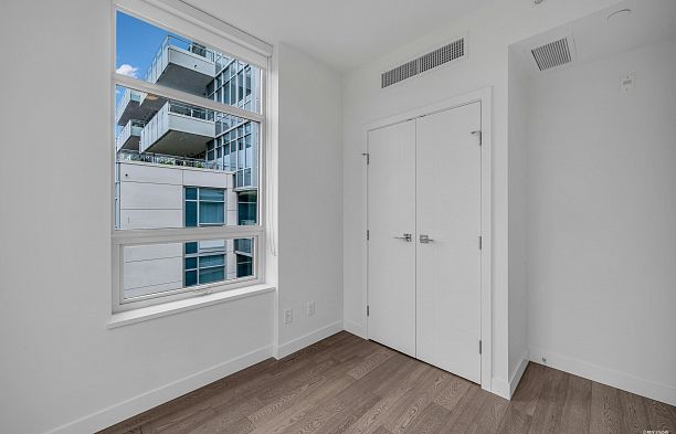 303 5077 Cambie Street Cambie