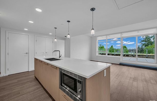303 5077 Cambie Street Cambie