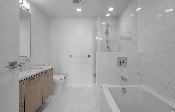 303 5077 Cambie Street Cambie