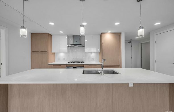303 5077 Cambie Street Cambie