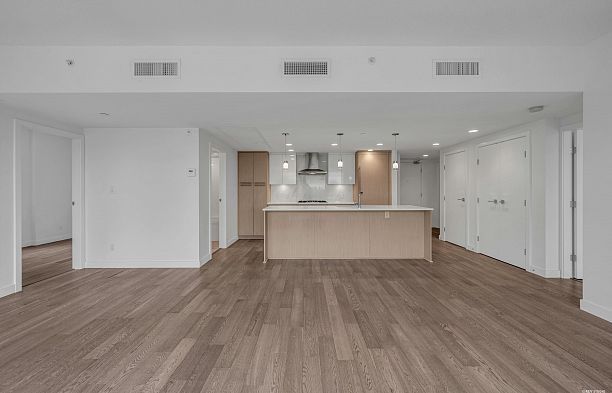 303 5077 Cambie Street Cambie