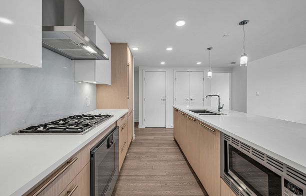 303 5077 Cambie Street Cambie