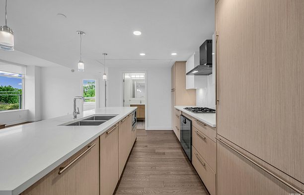 303 5077 Cambie Street Cambie