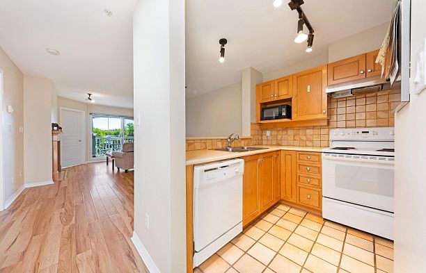 412 3333 W 4th Avenue Kitsilano
