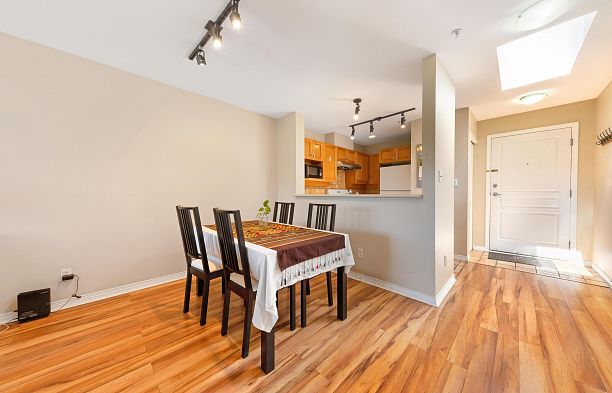 412 3333 W 4th Avenue Kitsilano