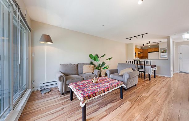 412 3333 W 4th Avenue Kitsilano