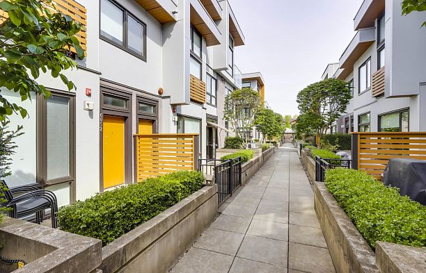 6050 Oak Street Oakridge VW