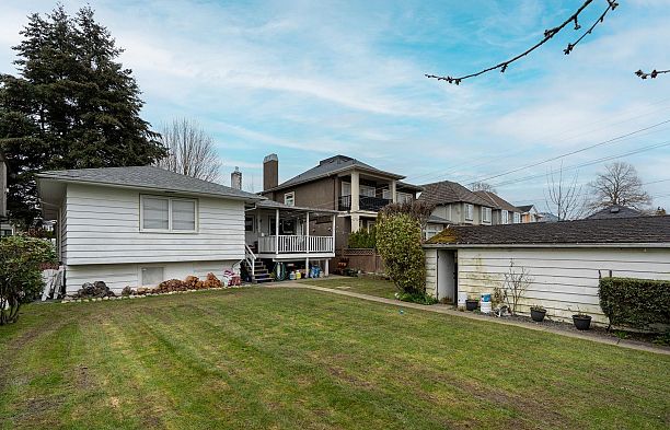 130 W 46th Avenue Oakridge VW
