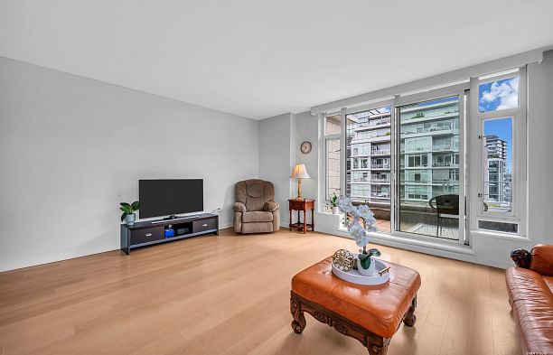 701 77 Walter Hardwick Avenue False Creek