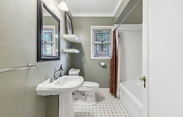 2627 W 37th Avenue MacKenzie Heights