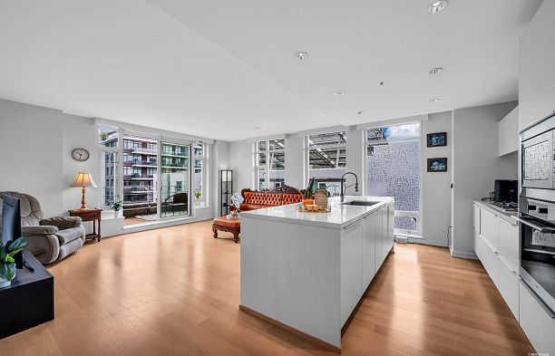 701 77 Walter Hardwick Avenue False Creek