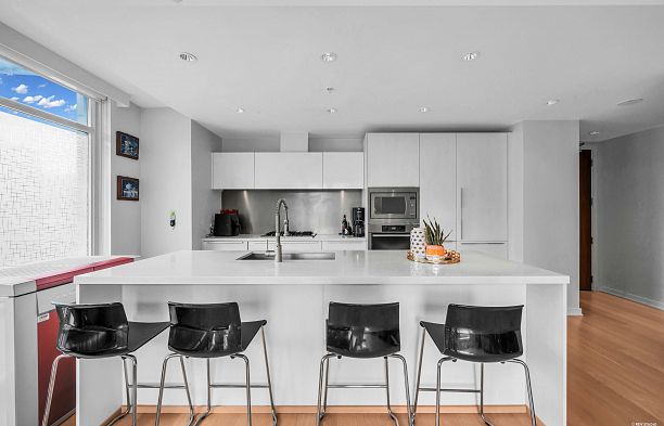 701 77 Walter Hardwick Avenue False Creek