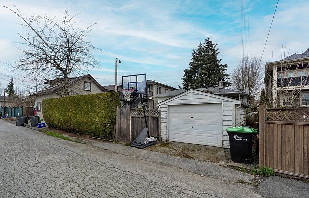130 W 46th Avenue Oakridge VW