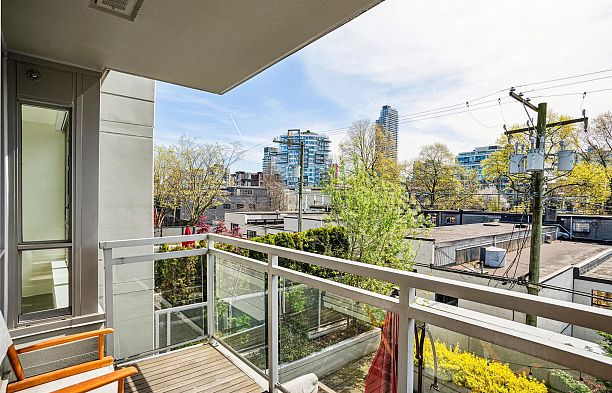 303 1680 West 4th Avenue False Creek