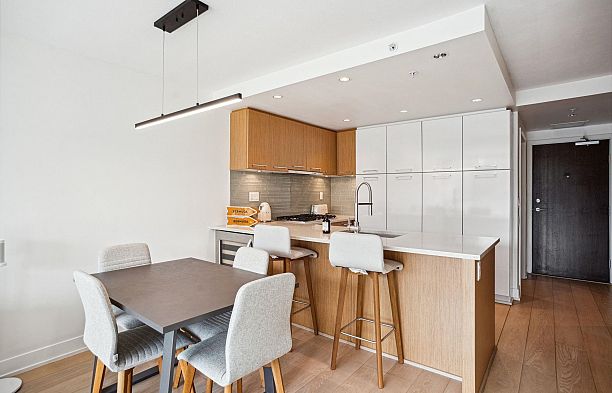 303 1680 West 4th Avenue False Creek