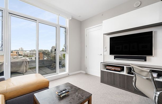 1005 1616 Columbia Street False Creek